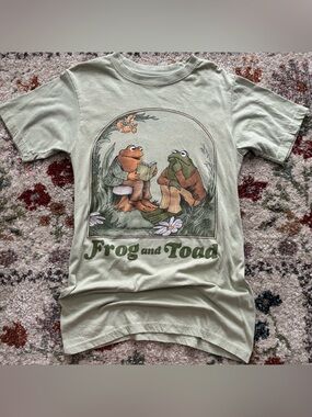 Women’s Frog and Toad Sage Green Graphic Tee